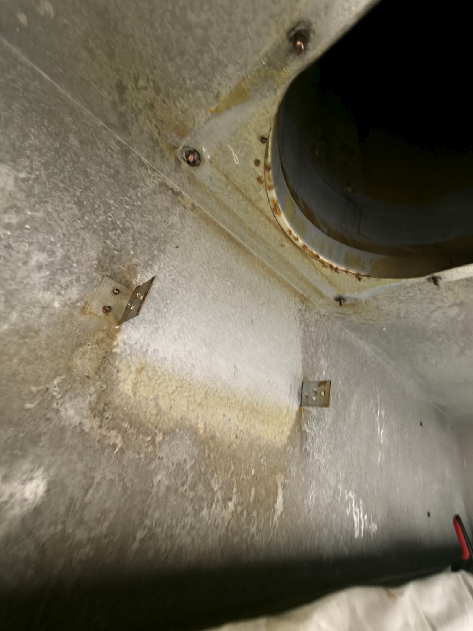 Intérieur du caisson avant nettoyage