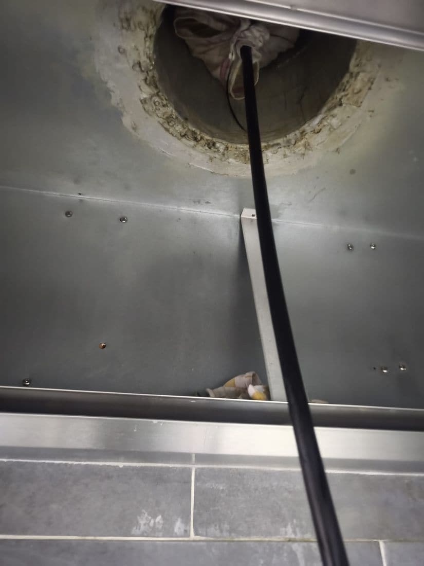 Conduit d'extraction de cuisine professionnelle dégraissé
