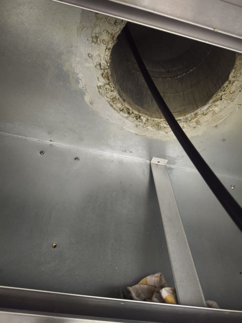 Conduit et plénum d'extraction remis au propre